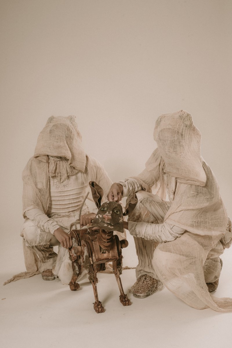 ARMADILLOS<br>Un viaje hacia el otro lado