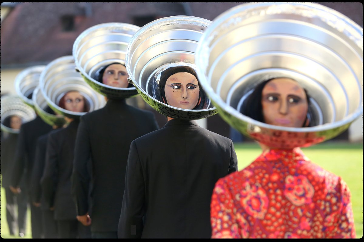 LOStheULTRAMAR<br>Tribu nómada en espacio público