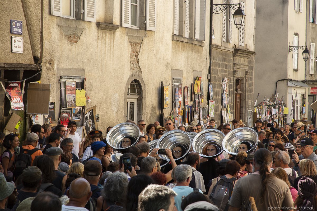 LOStheULTRAMAR<br>Tribu nómada en espacio público