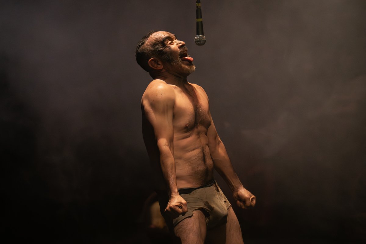 La caverna<br>Segunda parte de La trilogía del Absurdo*