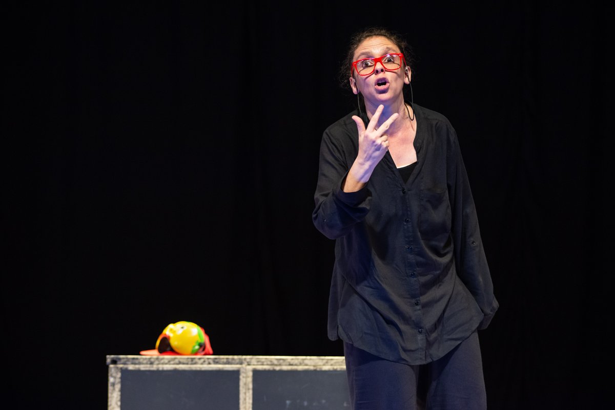 Mira la luna<br>Un diálogo sobre la máscara