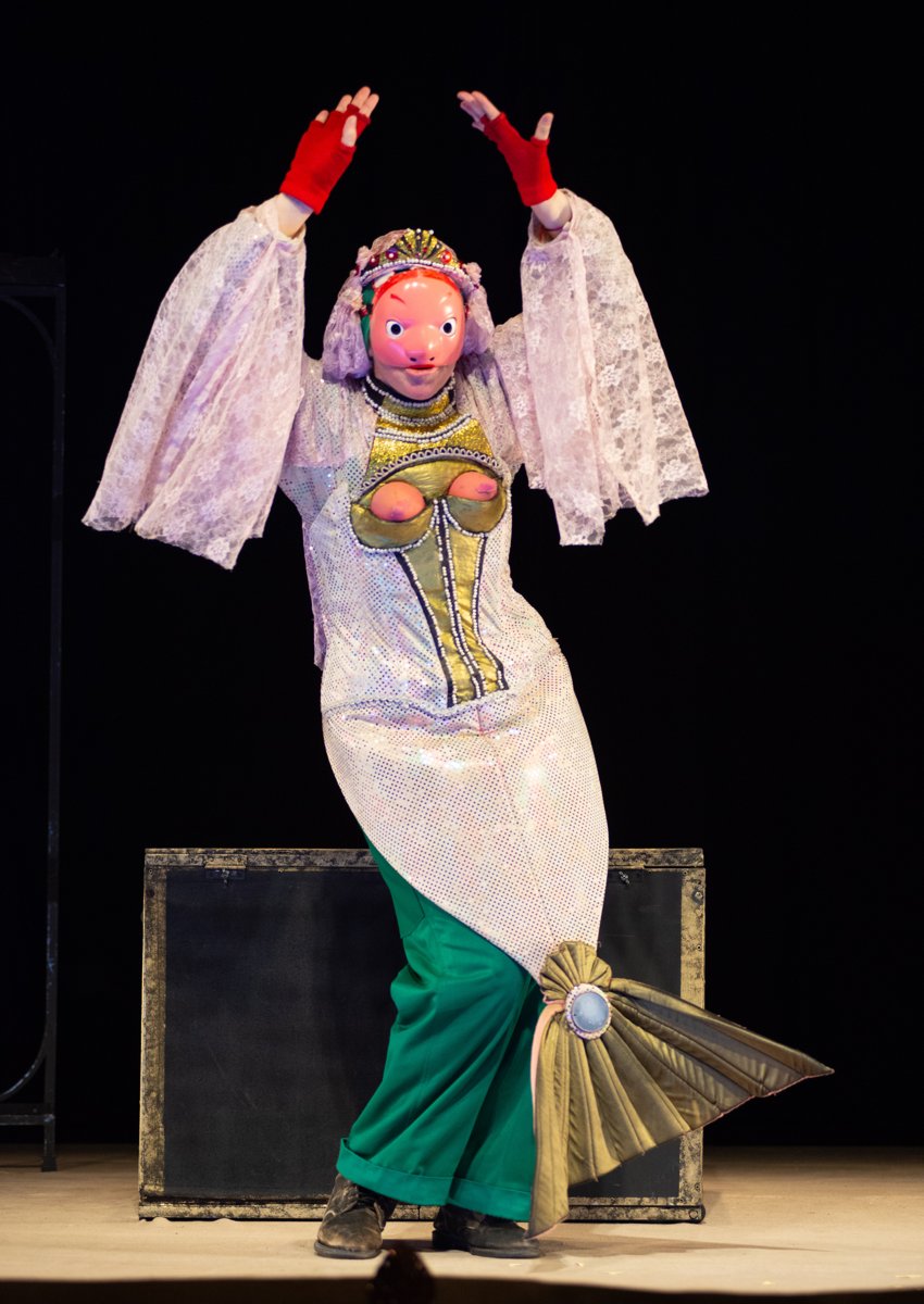 Mira la luna<br>Un diálogo sobre la máscara