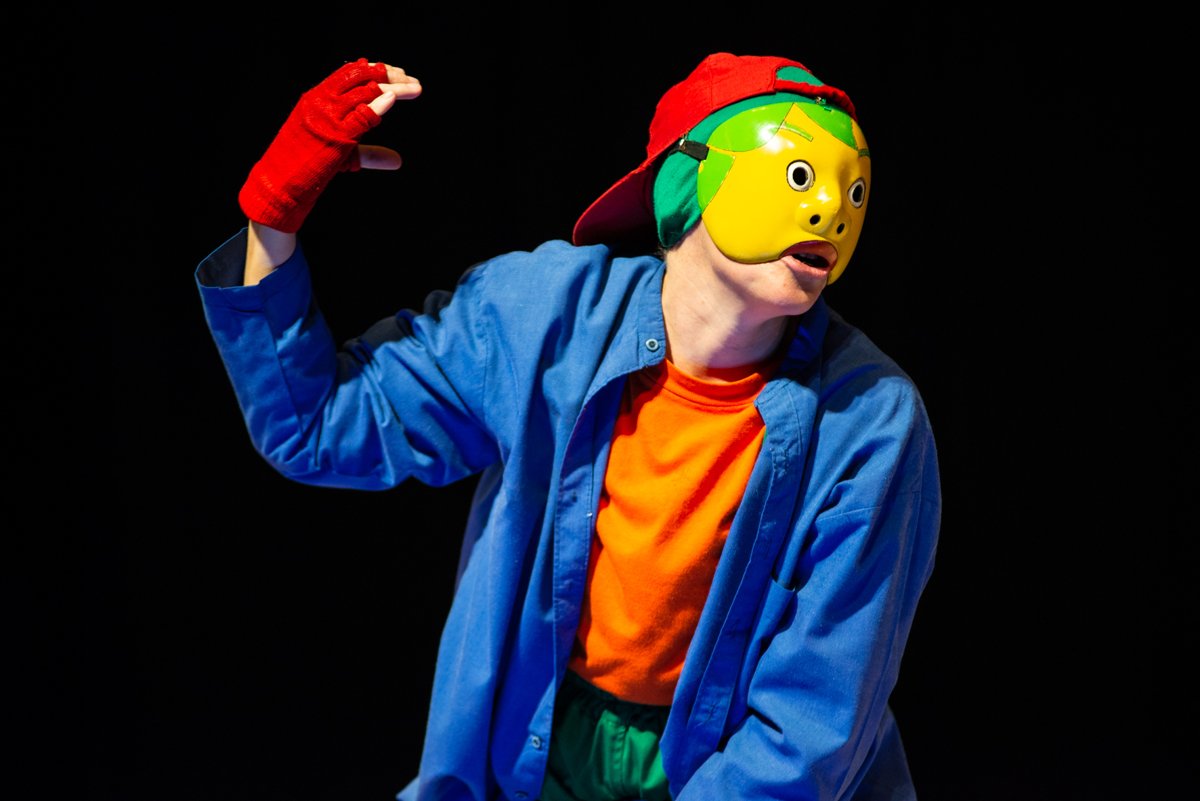 Mira la luna<br>Un diálogo sobre la máscara